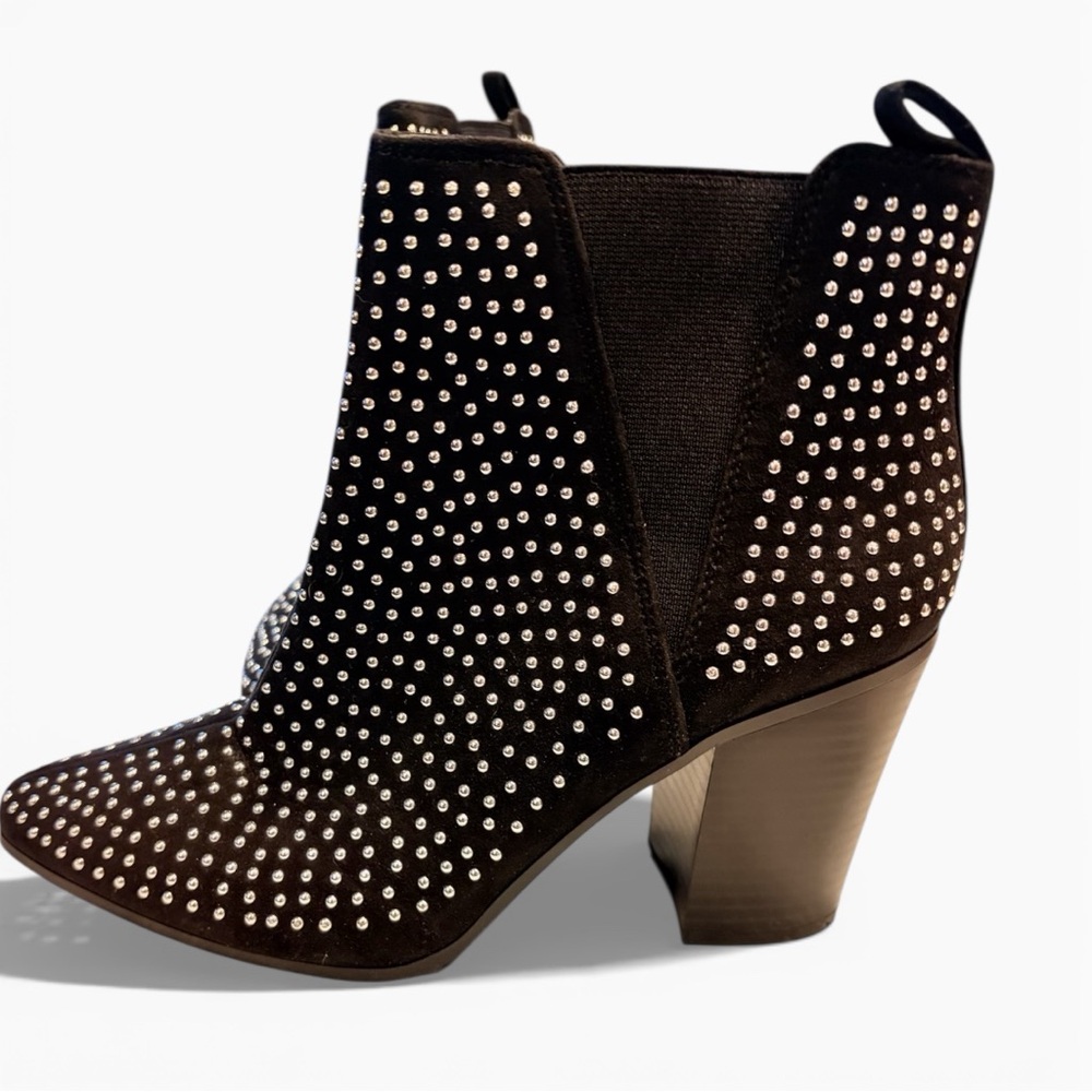 NWOT Black Studded Suede Chelsea Ankle Boots - Size 6.5 🔥 - Picture 2 of 7